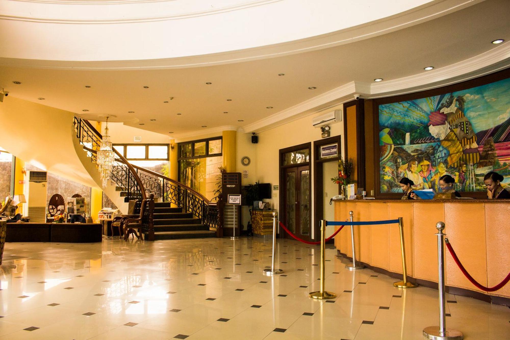 فندق كراون رويال Balanga المظهر الخارجي الصورة