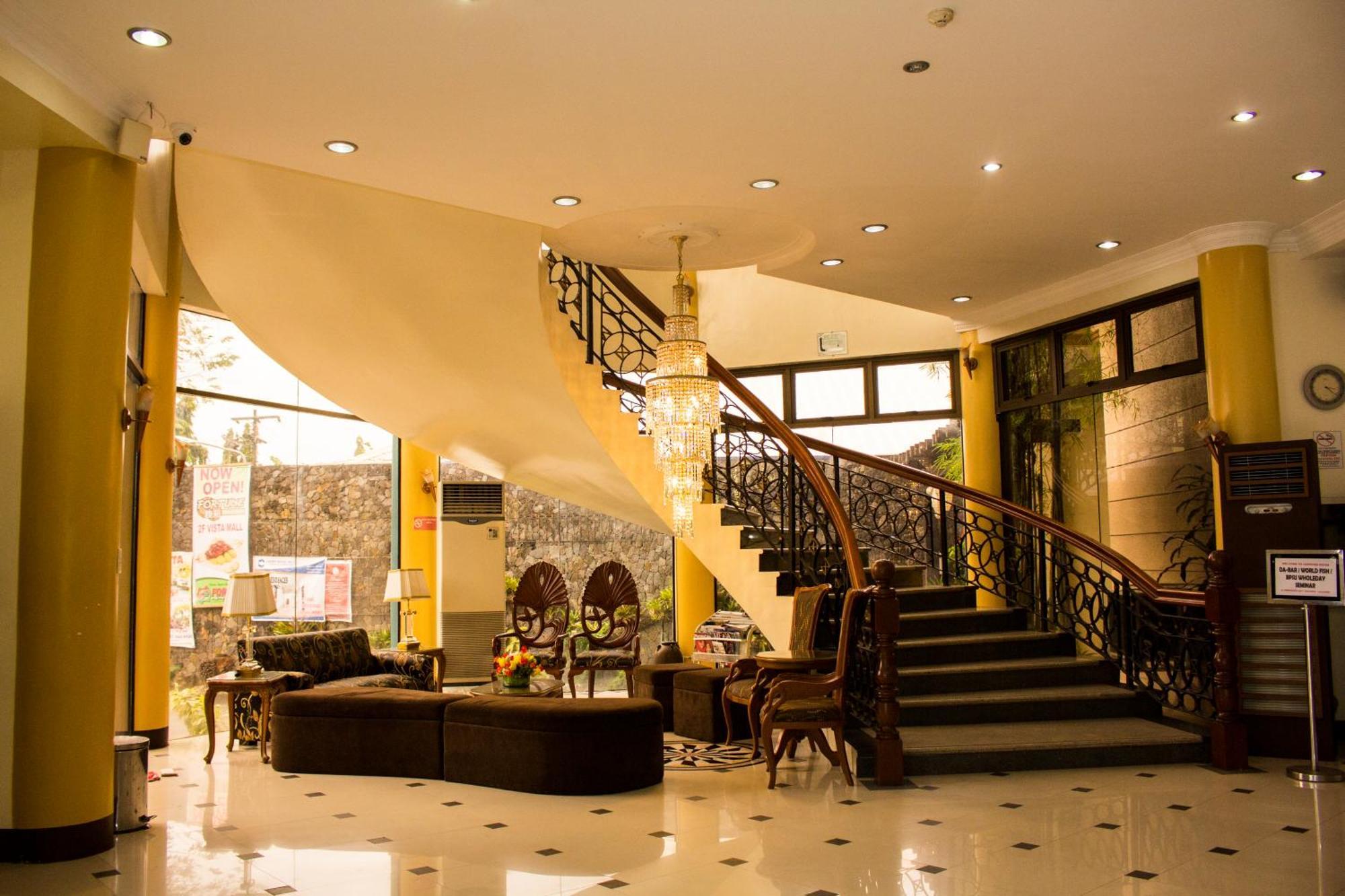 فندق كراون رويال Balanga المظهر الخارجي الصورة